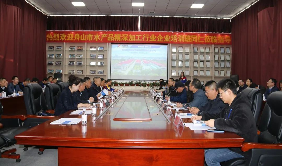 舟山市經信局副局長毛潤洲攜舟山市優(yōu)秀企業(yè)家代表一行40余人蒞臨銳智股份調研考察！